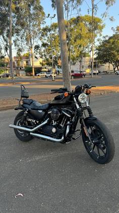 HARLEY-DAVIDSON SPORTSTER IRON 883 
